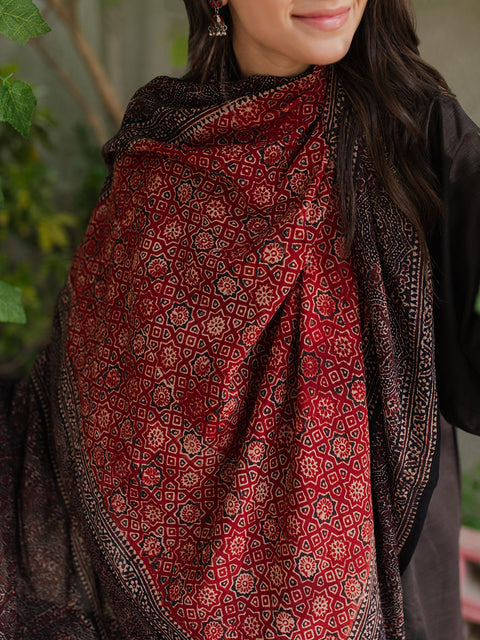 Huda Ajrak Chaadar - Two Tone - Maroon
