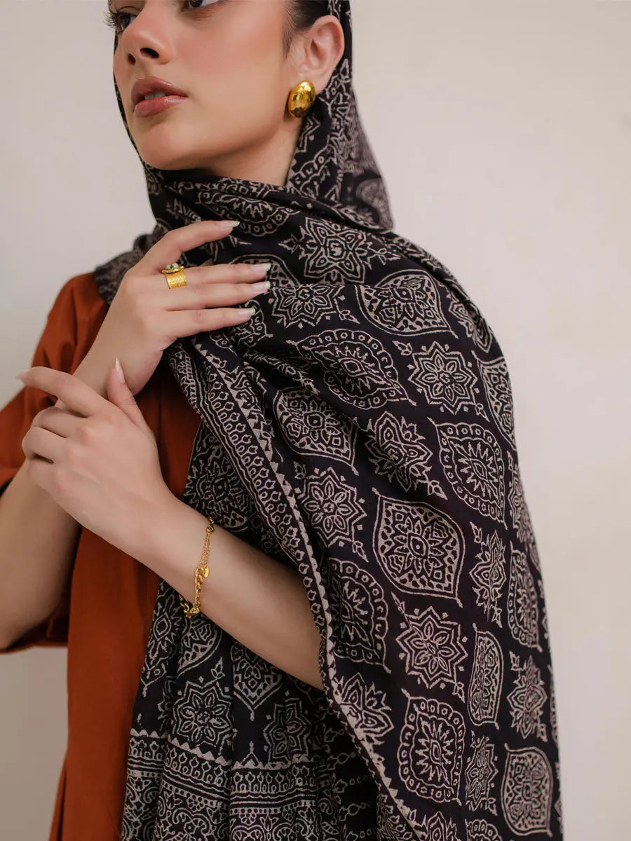 Parvaneh Ajrak Hijab - Black– TASSUR