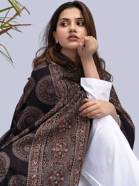 Ulfat Ajrak Chaadar (Black & Burgandy)